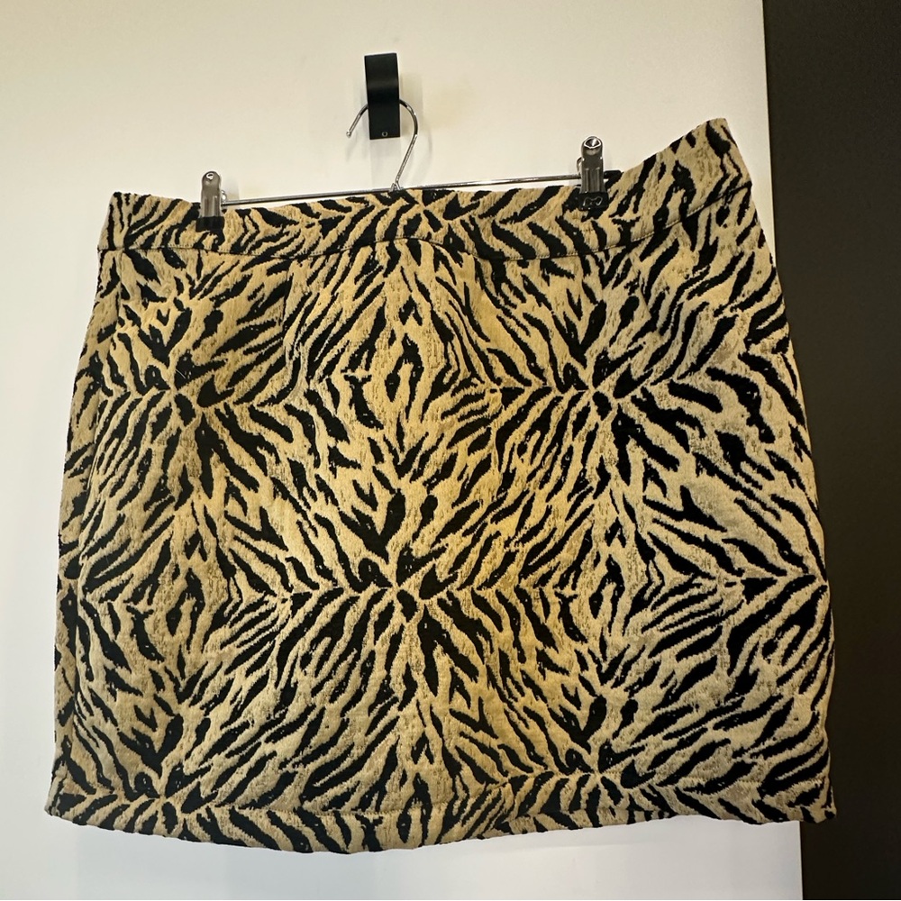 Soncy High waist mini skirt leopard print black and gold NWT